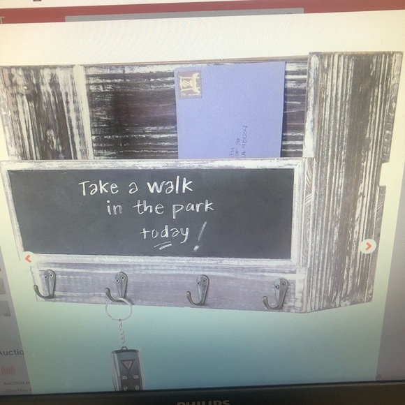 Mail holder organizer with key hooks new in box includes chalk - Picture 3 of 3